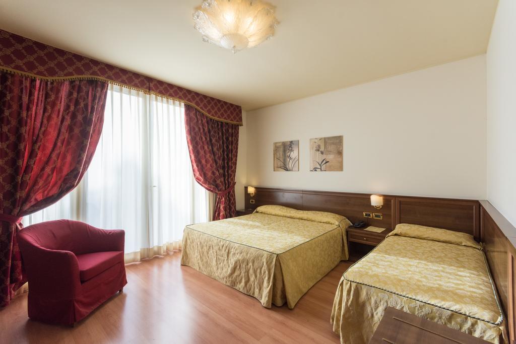 Triple Room,339606265:JPEG