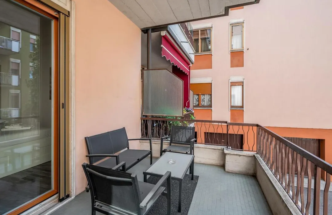 Appartamento X3 Con Parcheggio Privato-1
