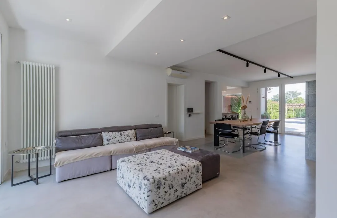 Cosy Villa W/Garden&Parking A 10 Min From Bus Stop-1