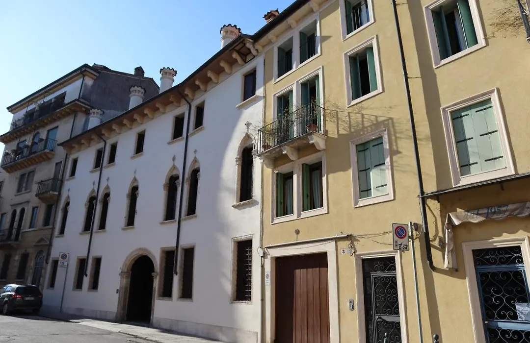 Roman Theatre Apartment In The Center Of Vicenza-1
