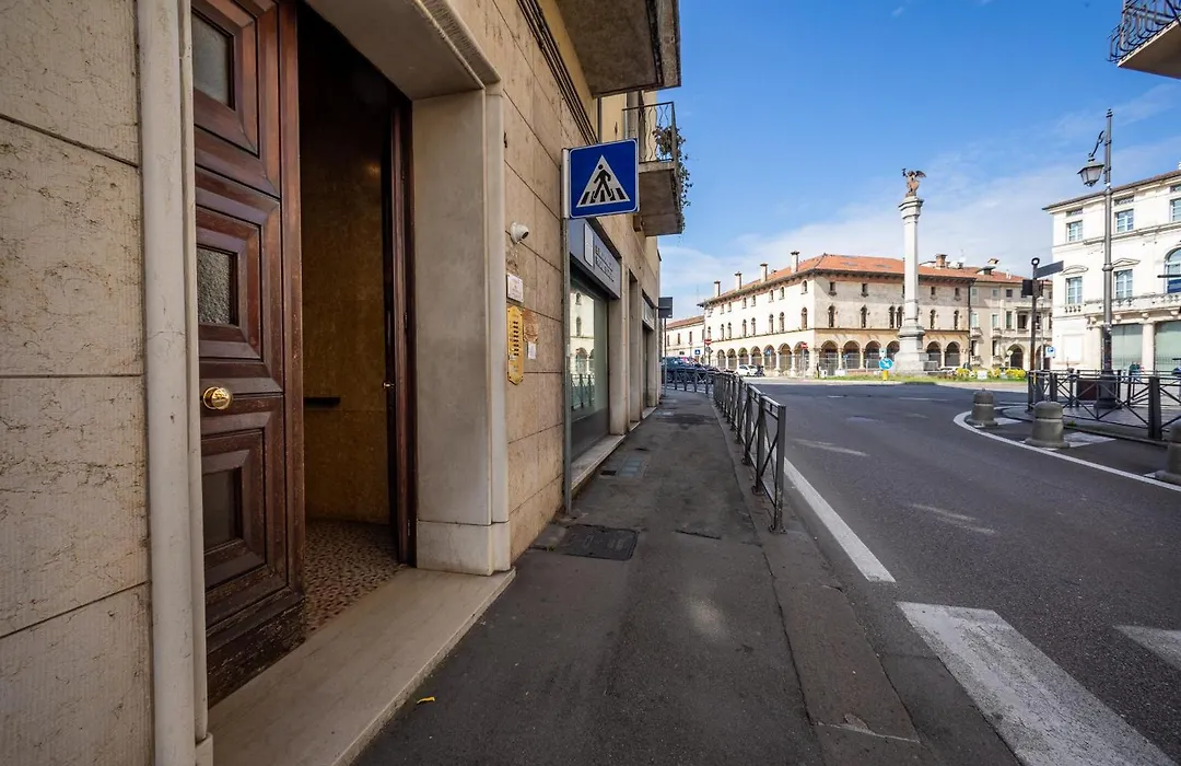 White House Studio in Vicenza-1