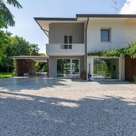 Cosy Villa W/Garden&Parking A 10 Min From Bus Stop-2