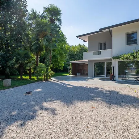 Cosy Villa W/Garden&Parking A 10 Min From Bus Stop-3