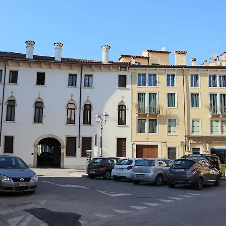 Roman Theatre Apartment In The Center Of Vicenza-2