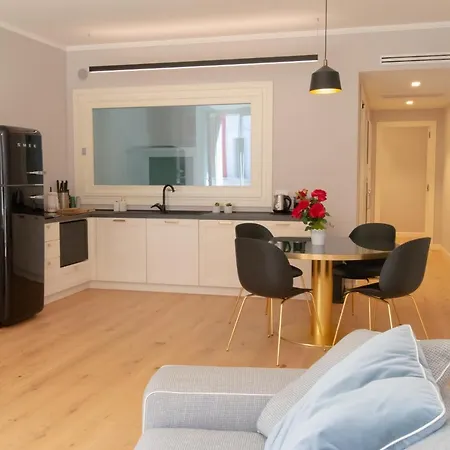 Vicenza-Elegant&Central Apt near Basilica Palladio-3